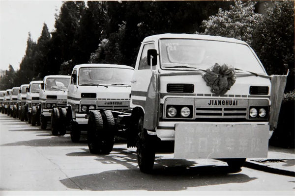 1990年5月，首批出口玻利維亞的江淮汽車.jpg